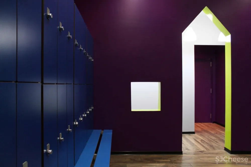 [俱乐部] Kalorias Club Children Dressing Room