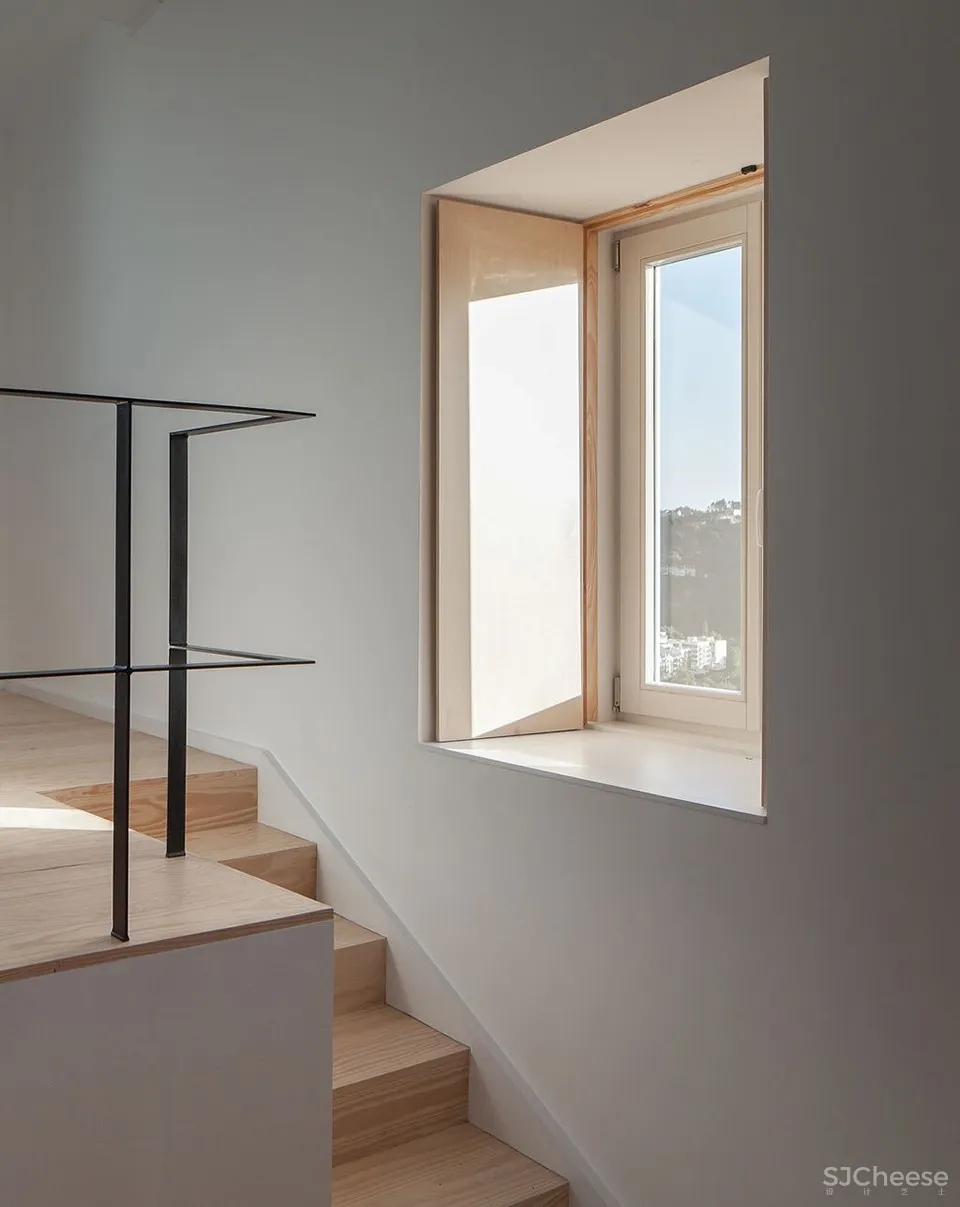 科英布拉酒店改造，葡萄牙 / depA Architects