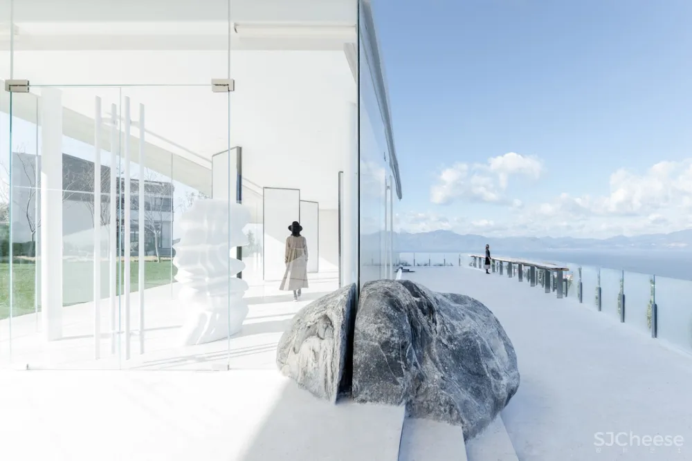 “云” – 云南抚仙湖万科艺术美学中心 / 承迹景观 首