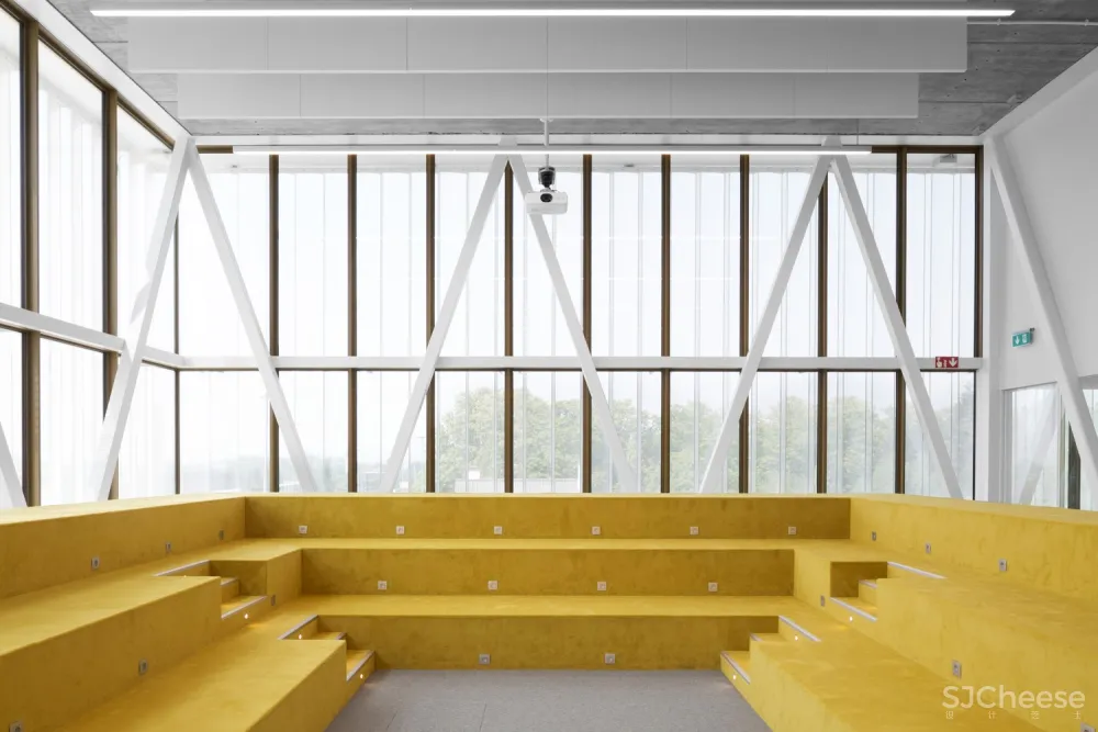 “漂浮”立方体会议楼/dmvA Architecten