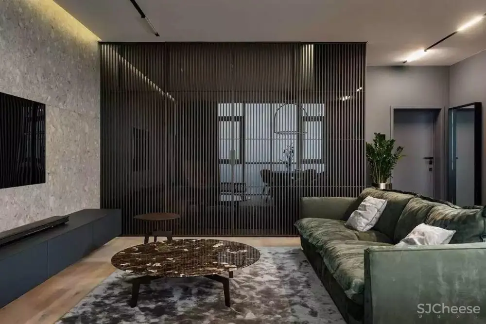 敖德萨：黑海岸边的69平米时髦公寓