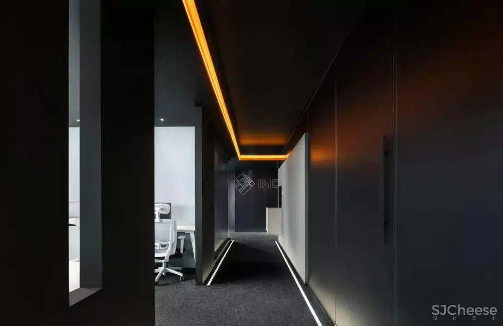 崔树新作:一条橙光,穿过空间,完成设计 崔树新作:一条橙光,穿过空间,完成设计