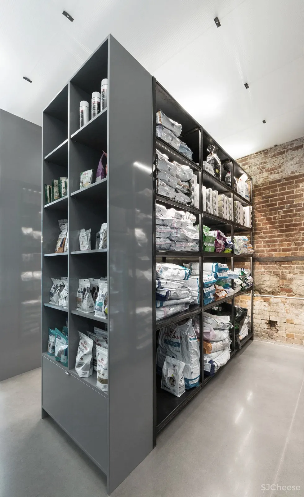 TBA:色彩舒缓的兽医诊所 首