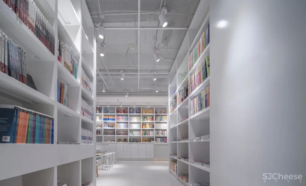 水木言设计:成都“白”止间书店 首