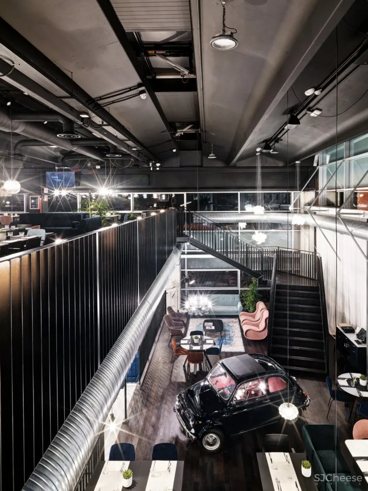 戏剧感十足的 ZOMBY BLUE 演艺娱乐中心 | fabio gianoli