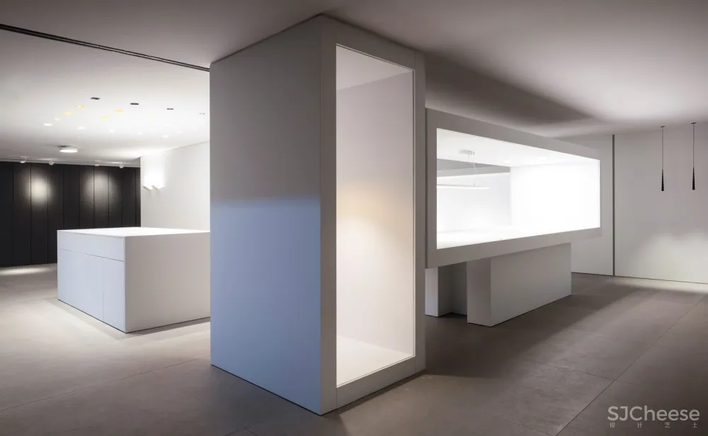 Arkoslight 办公室,将产品融入设计 / Francesc Rifé studio