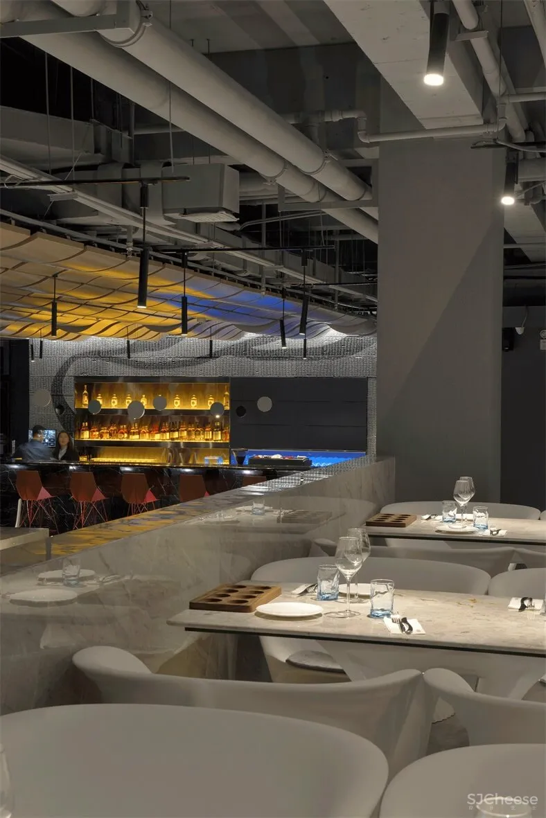 Grey whale 灰鲸餐厅——来自海洋最深处的凝视