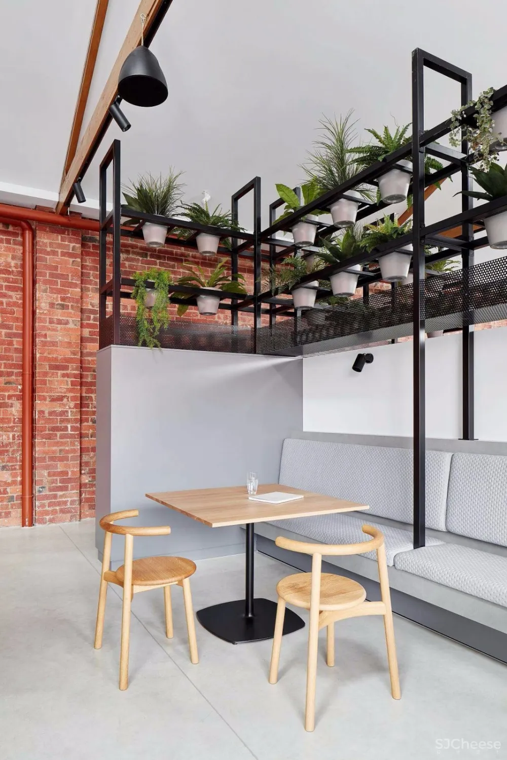 由旧仓库改造而成的现代联合办公空间 | Studio 103