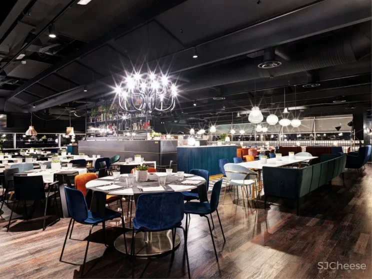 戏剧感十足的 ZOMBY BLUE 演艺娱乐中心 | fabio gianoli