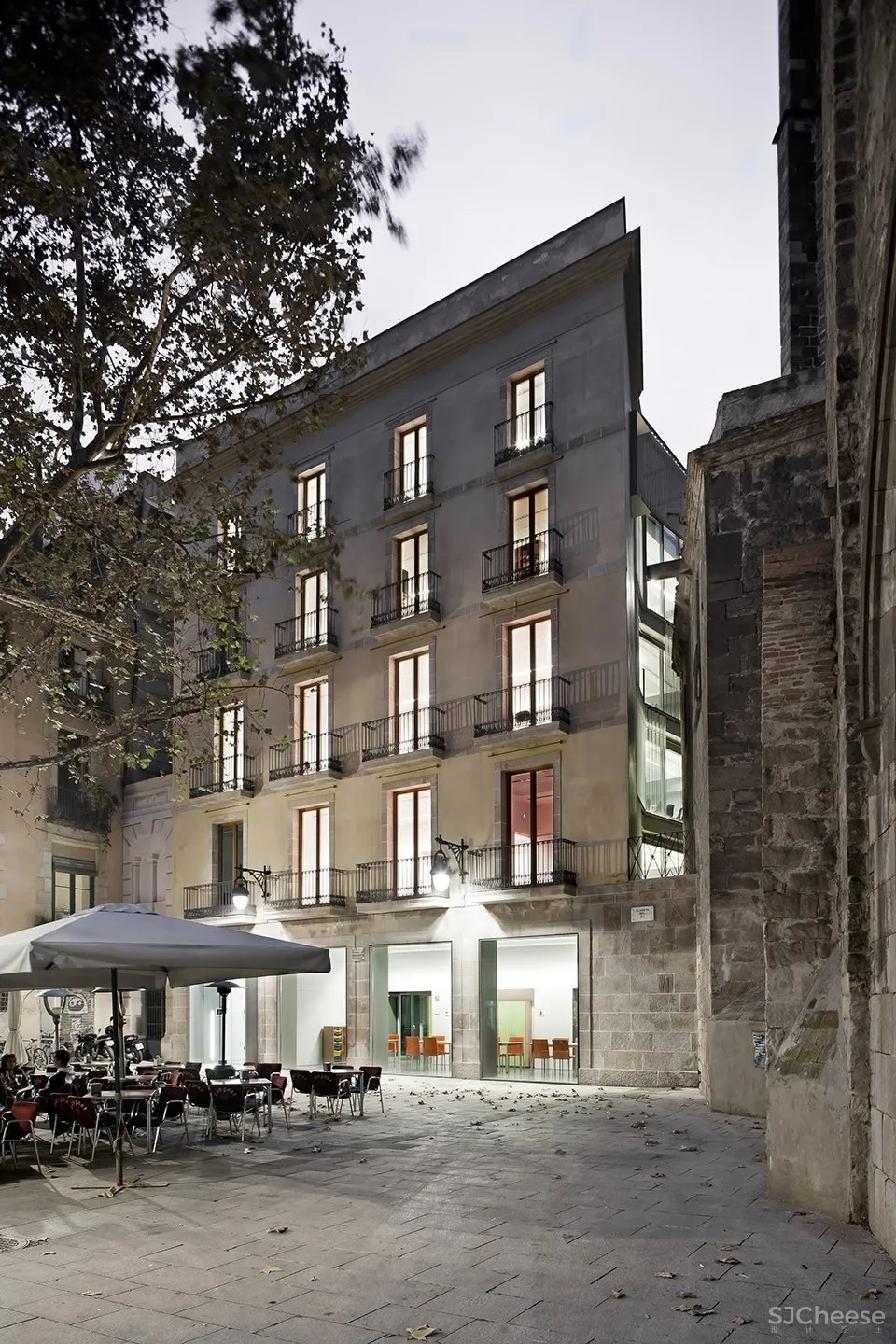 玩具图书馆与办公室,巴塞罗那 / taller 9s arquitectes