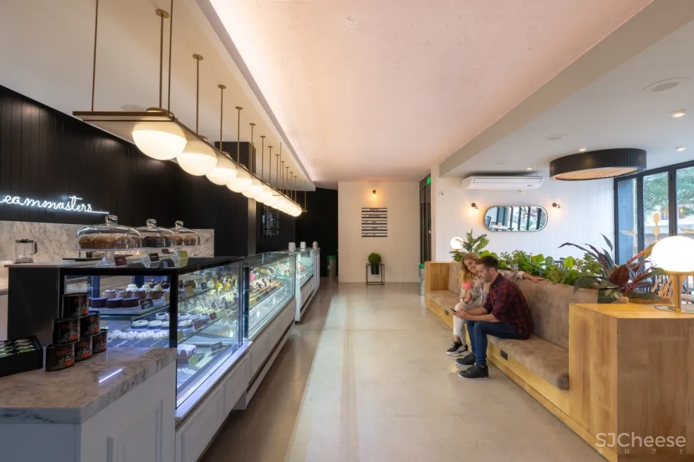 FERRO assoc:Lucciano’s冰淇淋旗舰店