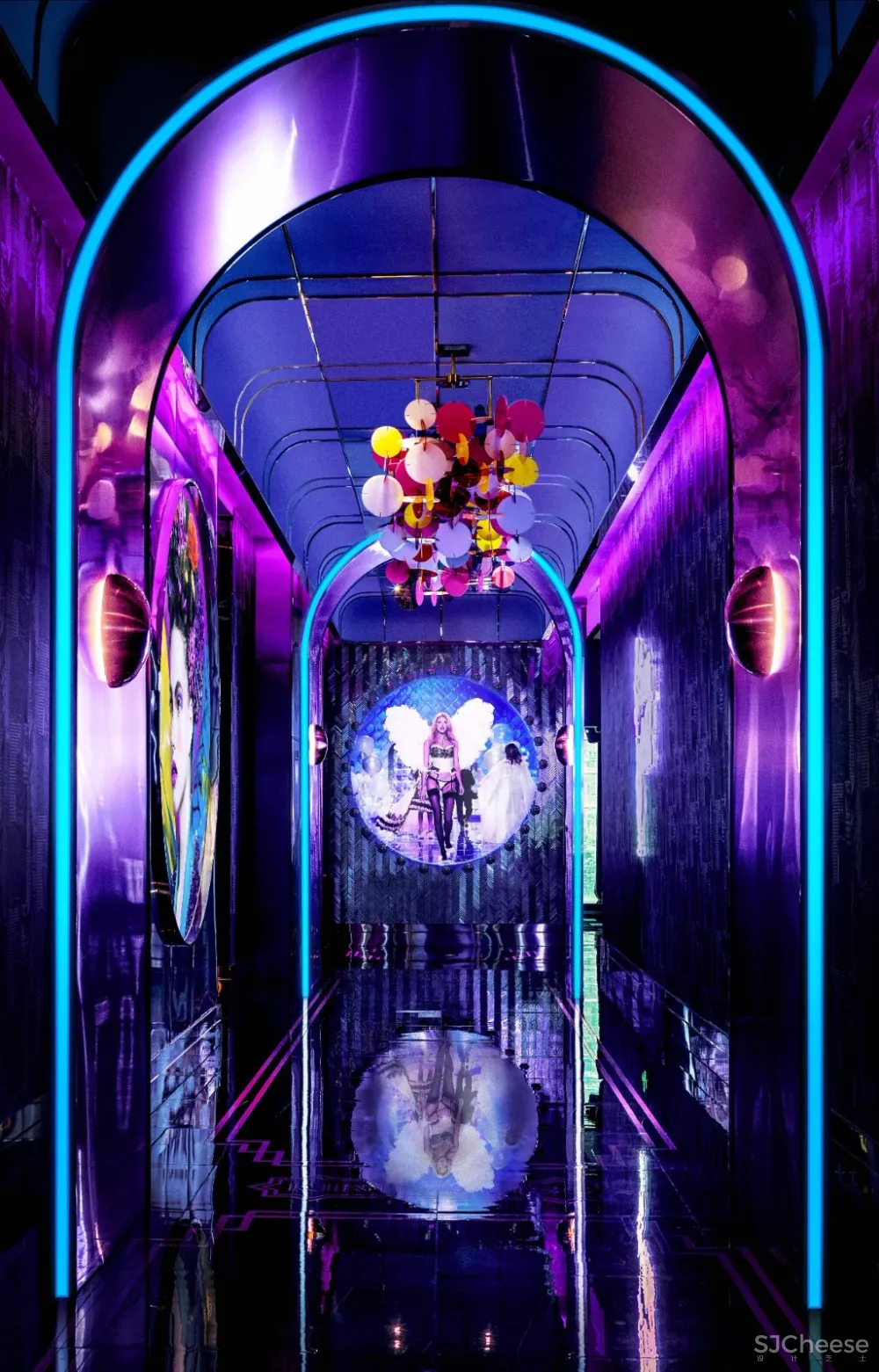 新作 | “好色的绅士” KINGKISS KTV 首