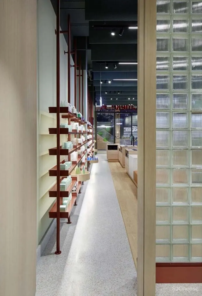 柏林一家未来主义药房设计