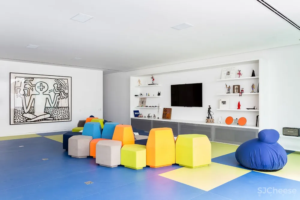 Toy House MM01 - A Joyful Refuge from the World Outside