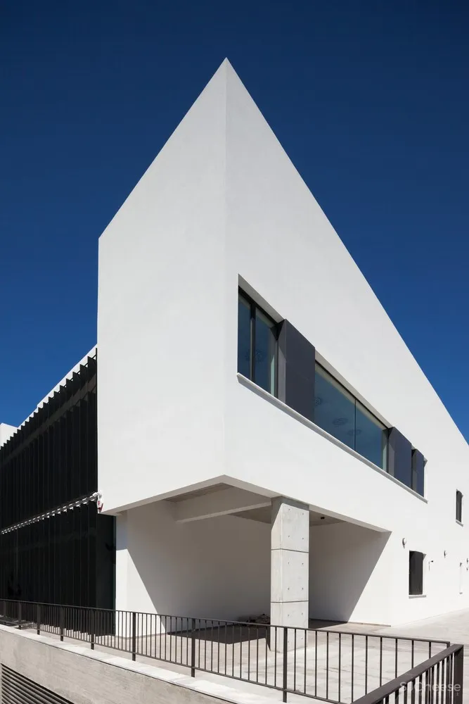 Varda Studio | 抽象的镂空形式建筑