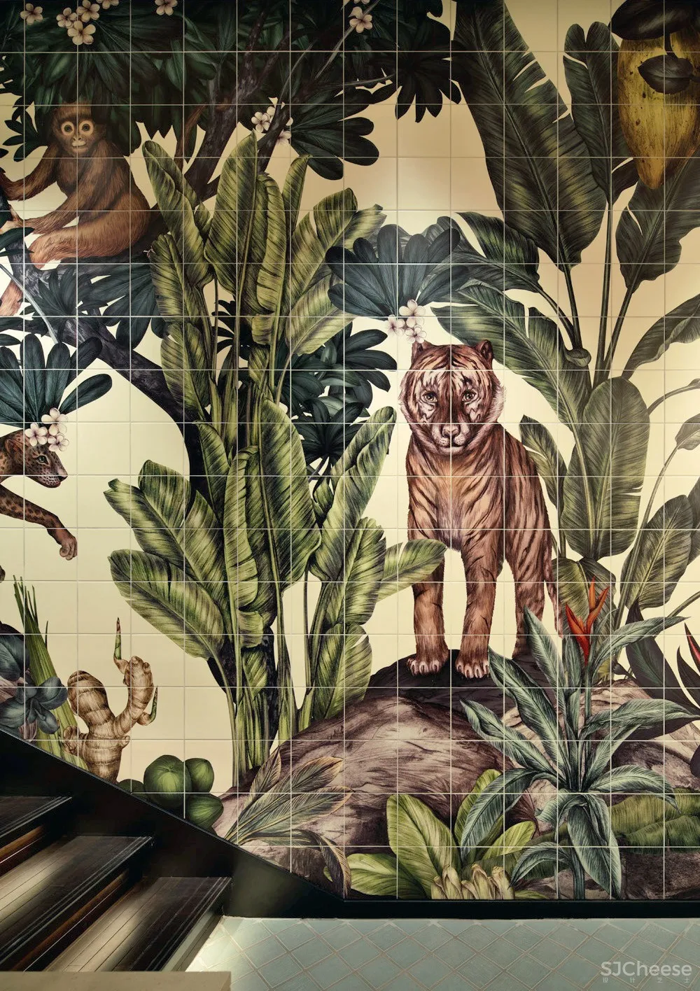 东京新宿:GinengerGrass”餐厅及墙上的艺术品