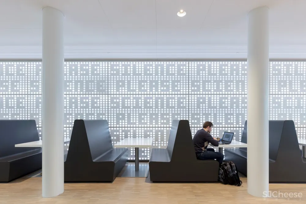 莱顿大学贝塔园区,荷兰 / 瑛泊