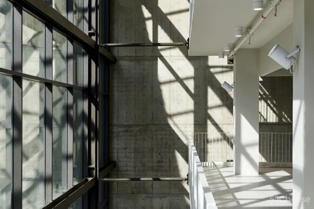 索尔·普拉特杰大学学生资源中心 / Designworkshop