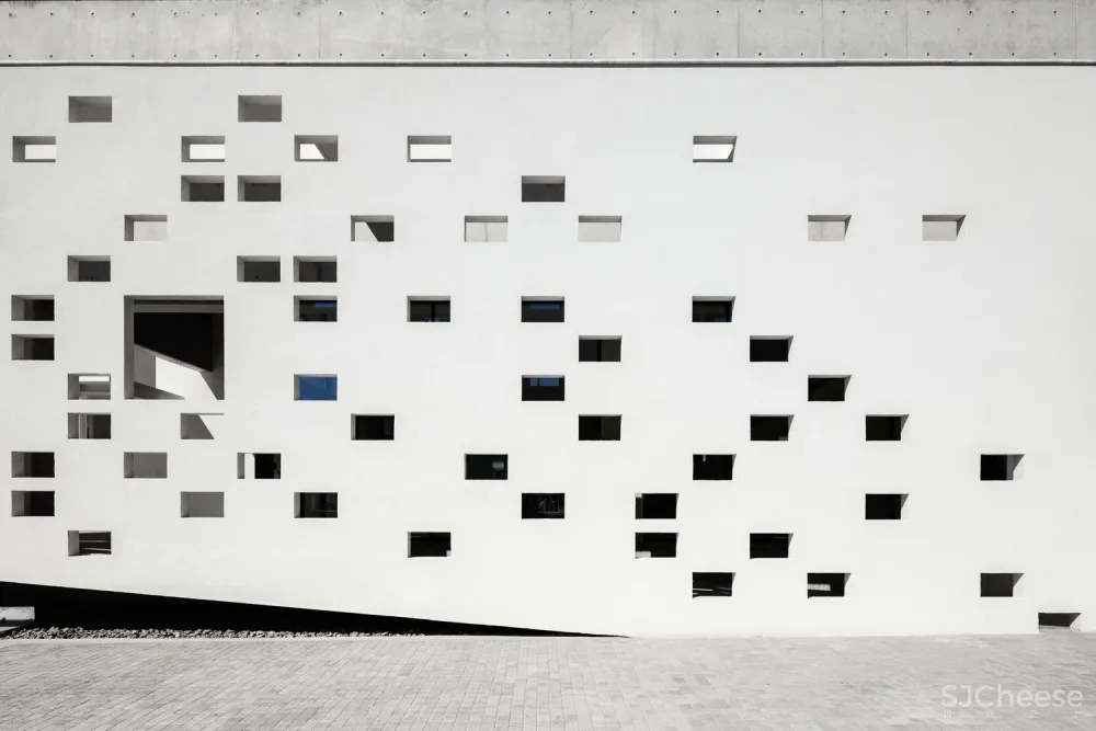 Varda Studio | 抽象的镂空形式建筑