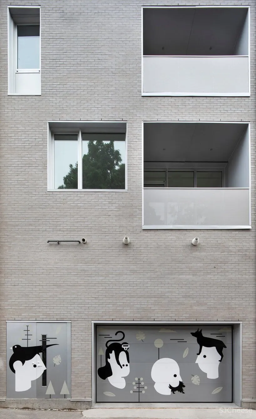 蒙特利尔废弃照相馆改造兽医医院和住宅设计