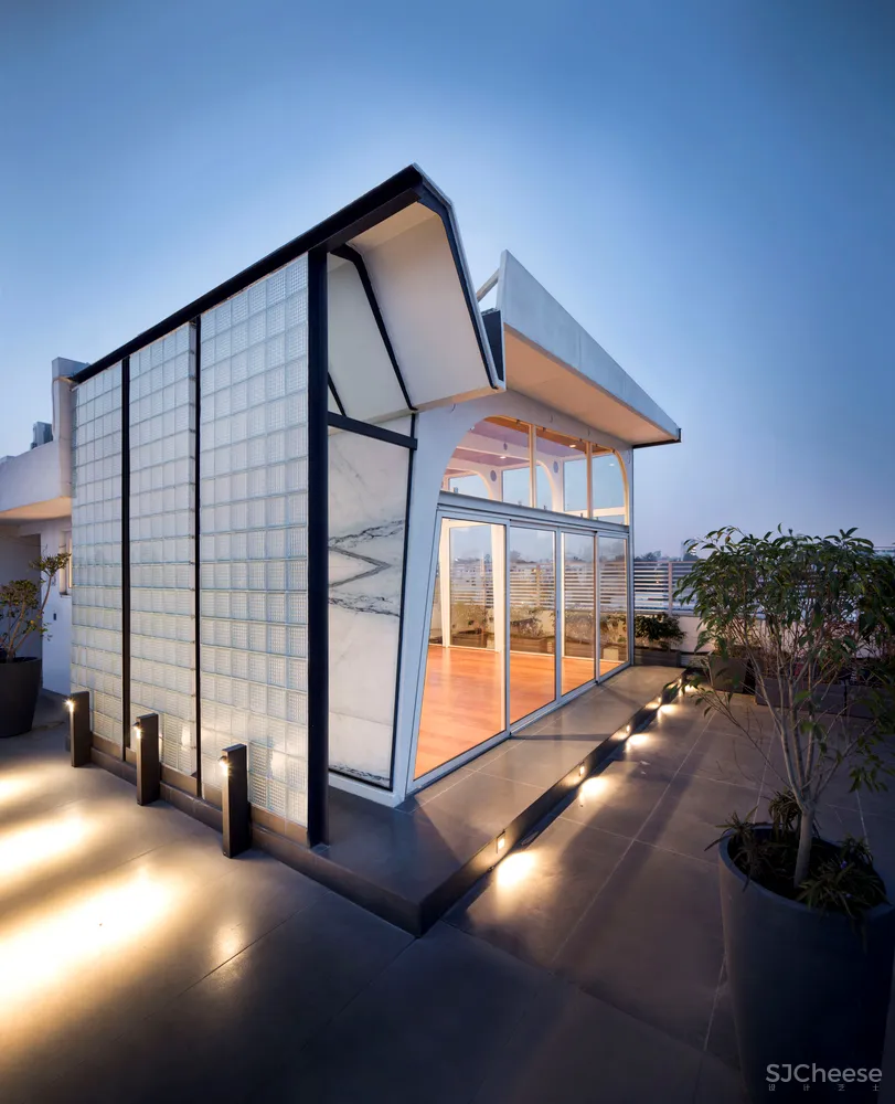 屋顶船舱2号 / Harsh Vardhan Jain Architects