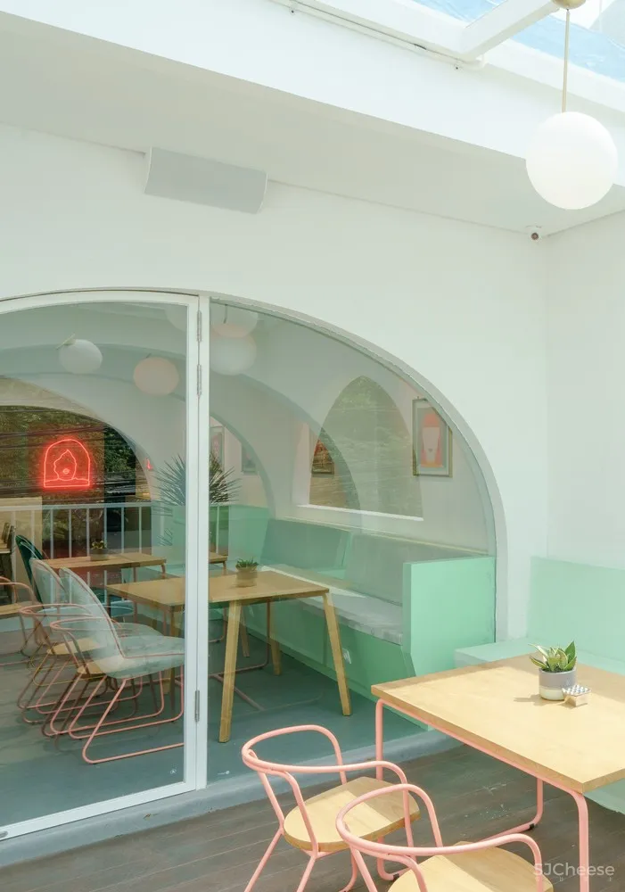 Studio Kota：明亮的空间氛围 Cliq Coffee 首