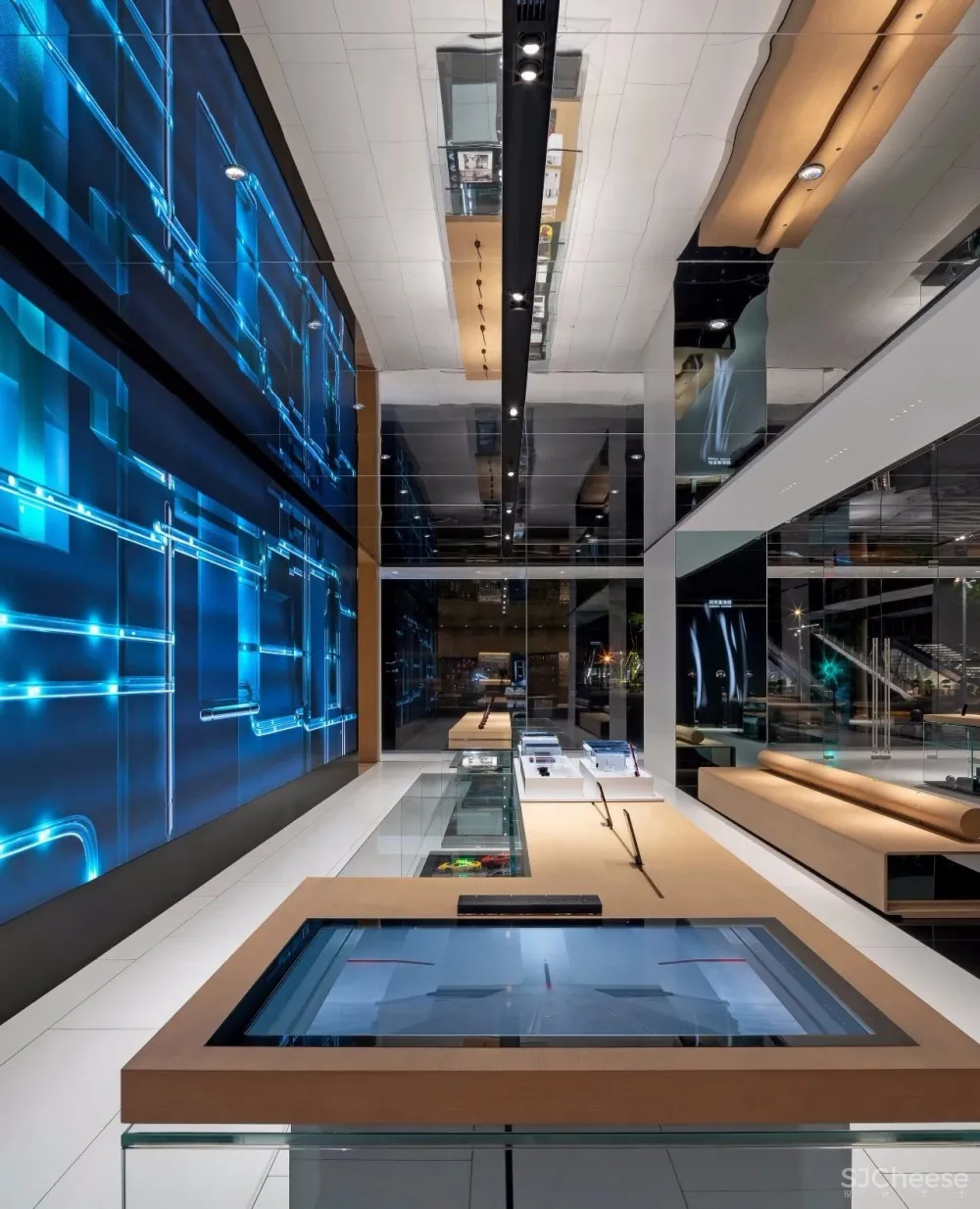 DOMANI东仓新作首发 | OPPO 深圳旗舰店· 透明的存在