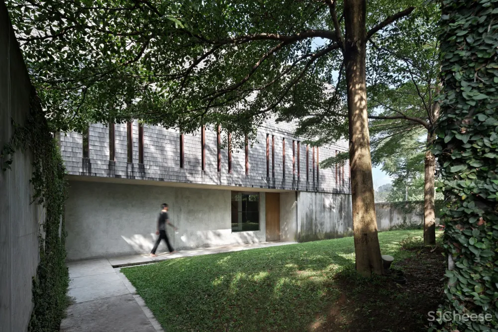 EH 住宅 / andramatin