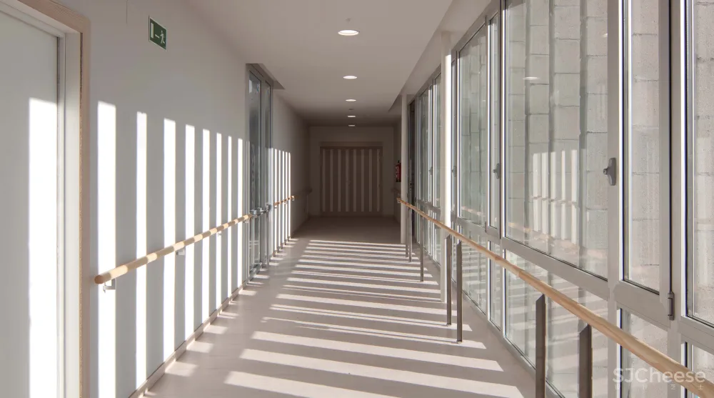 Óscar Miguel Ares Álvares creates "abstract and hard" care home