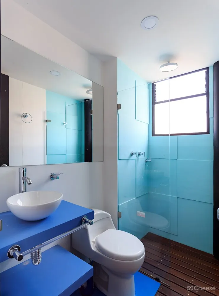 方块小屋 / Camacho Estusio de Arquitectura