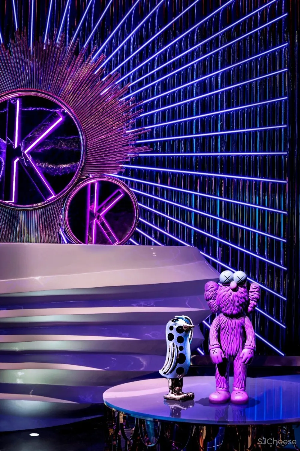 新作 | “好色的绅士” KINGKISS KTV 首