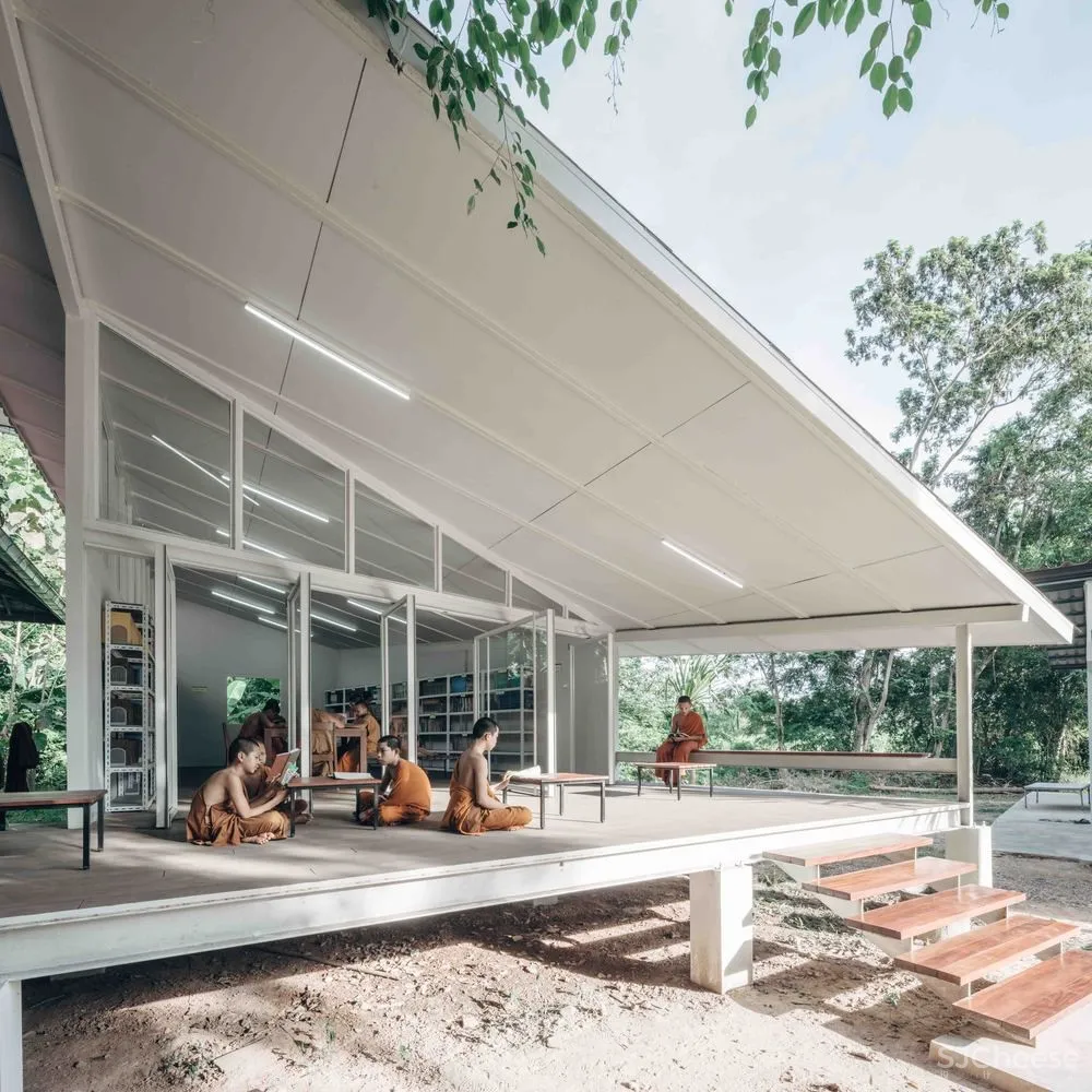 泰国寺庙院校旧楼改造,提供新僧侣生活区 / Skarn Chaiyawat + Rina Shindo + Witee Wisuthumporn 首
