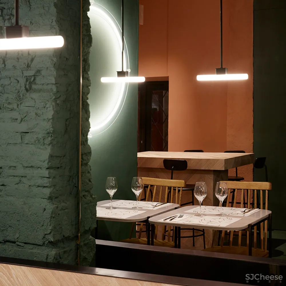 巴塞罗那：葡萄酒色调的 Orvay酒吧 首