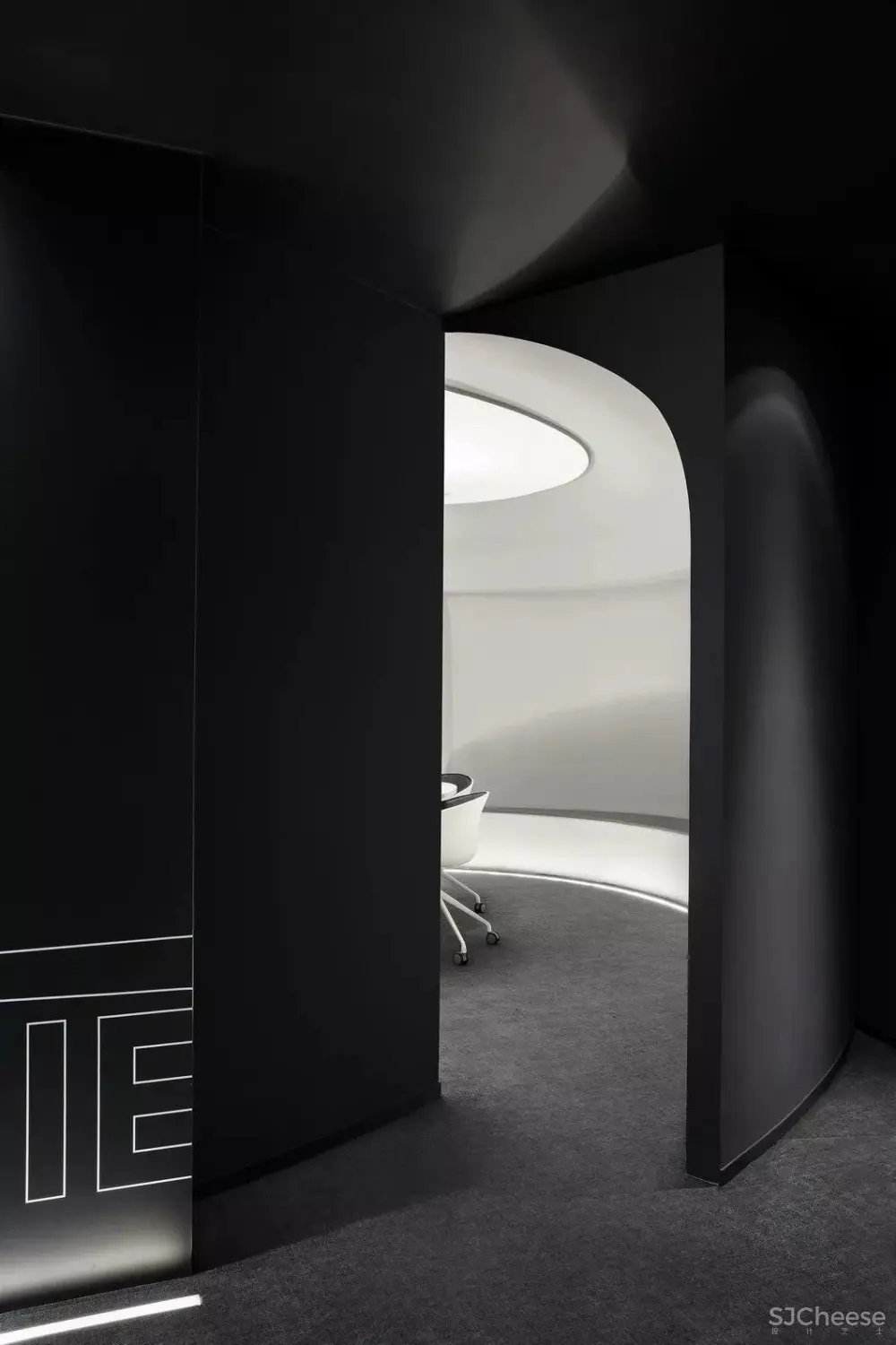 崔树新作:一条橙光,穿过空间,完成设计 崔树新作:一条橙光,穿过空间,完成设计