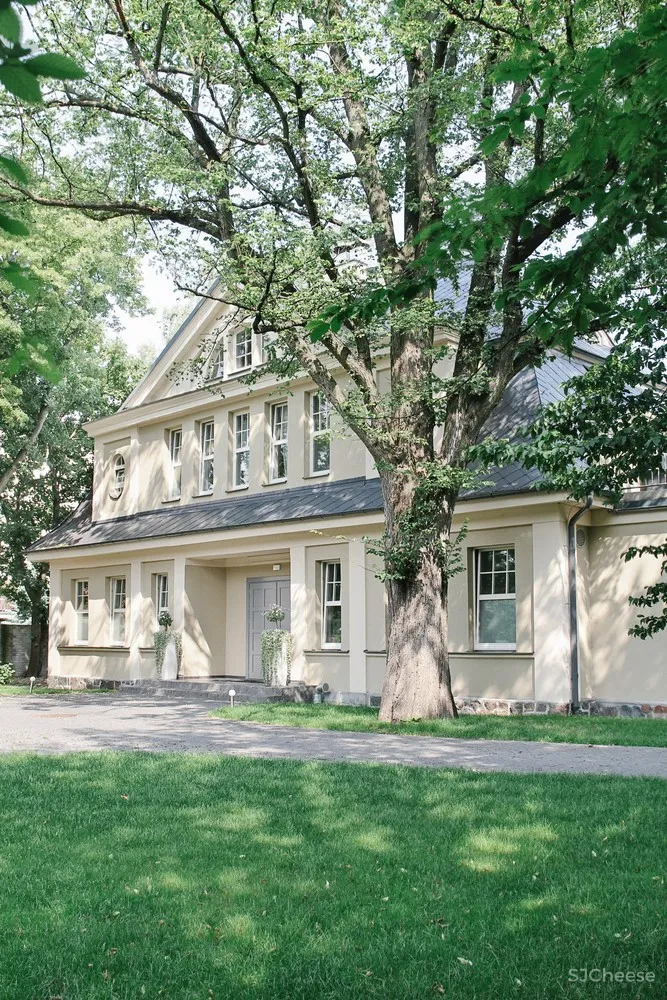 PB STUDIO | 波兰历史建筑扩建成温馨酒店