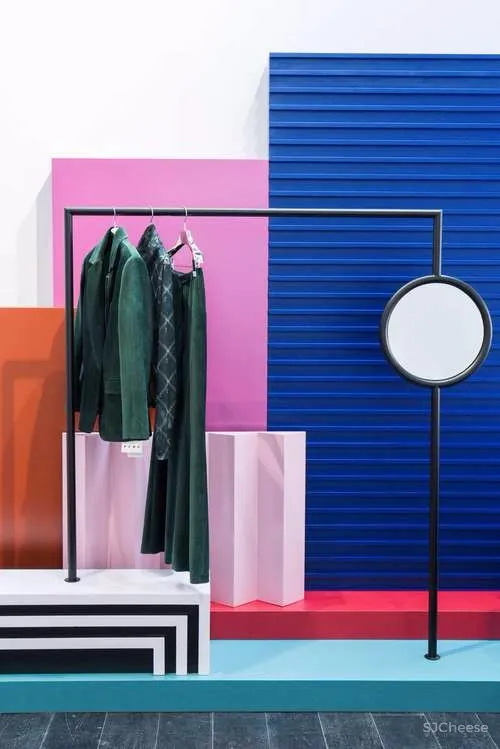 色彩与廓形 · VVNK 装置艺术空间 | Zinovatnaya