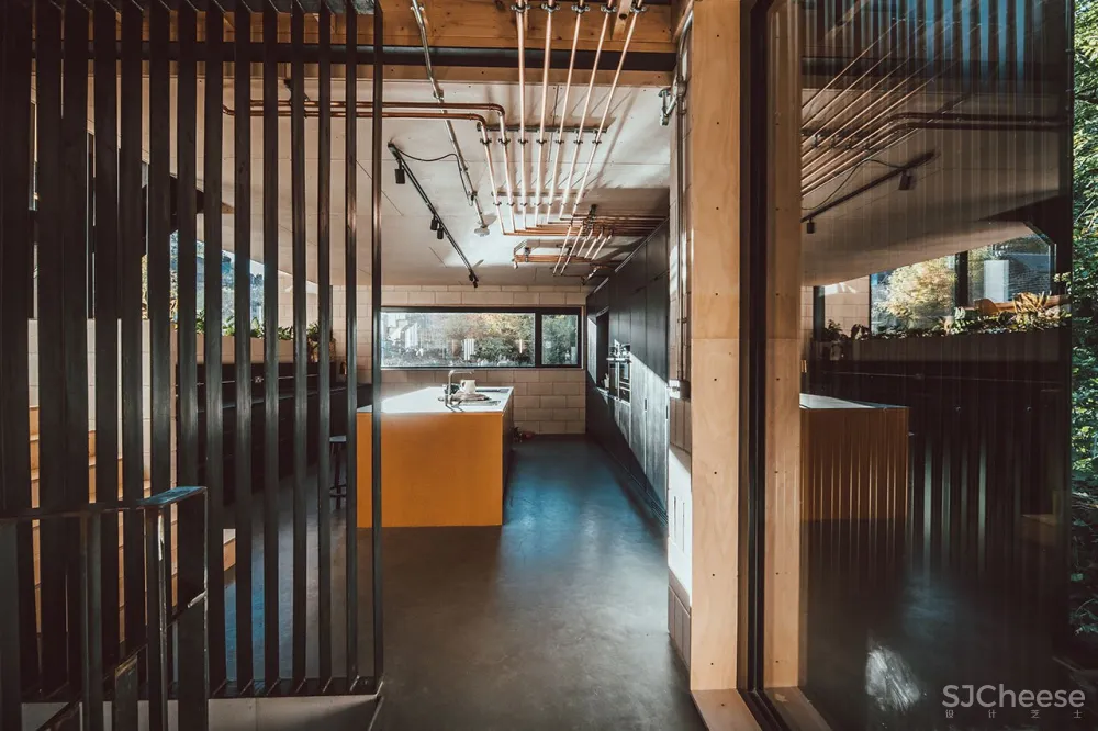 英国一对双胞胎兄弟自建优雅工业之家