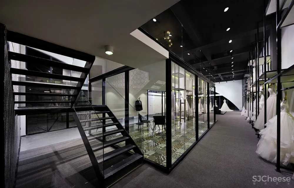 Forus高端定制婚纱机构 李超