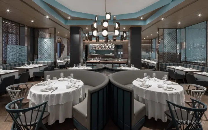 上海一家古色古香的北京烤鸭店设计