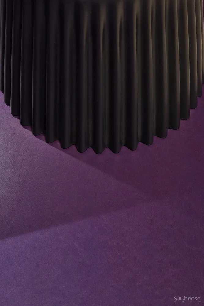 饱和色+黑色，立陶宛80㎡戏剧般的公寓 | HEIMA architects 首