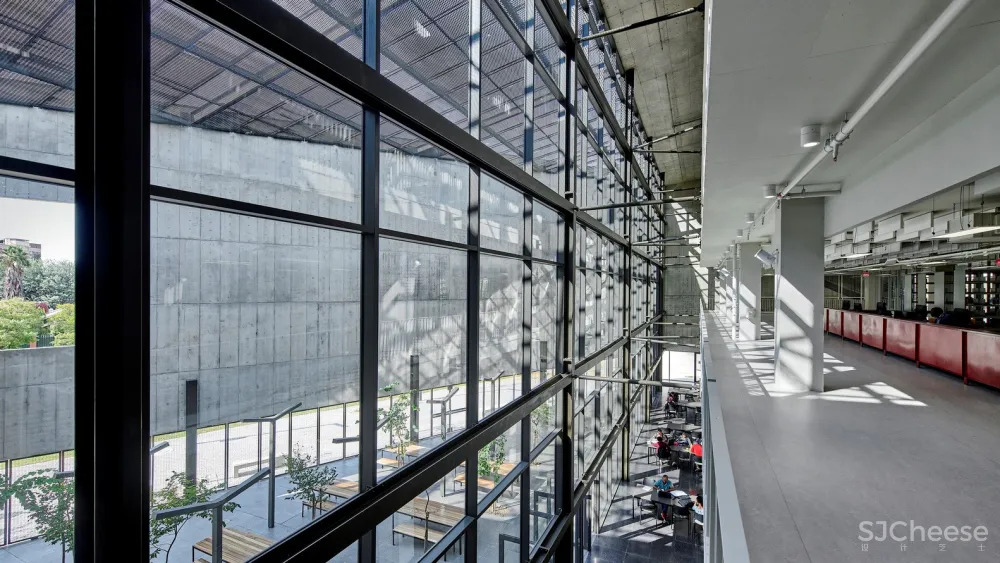 索尔·普拉特杰大学学生资源中心 / Designworkshop