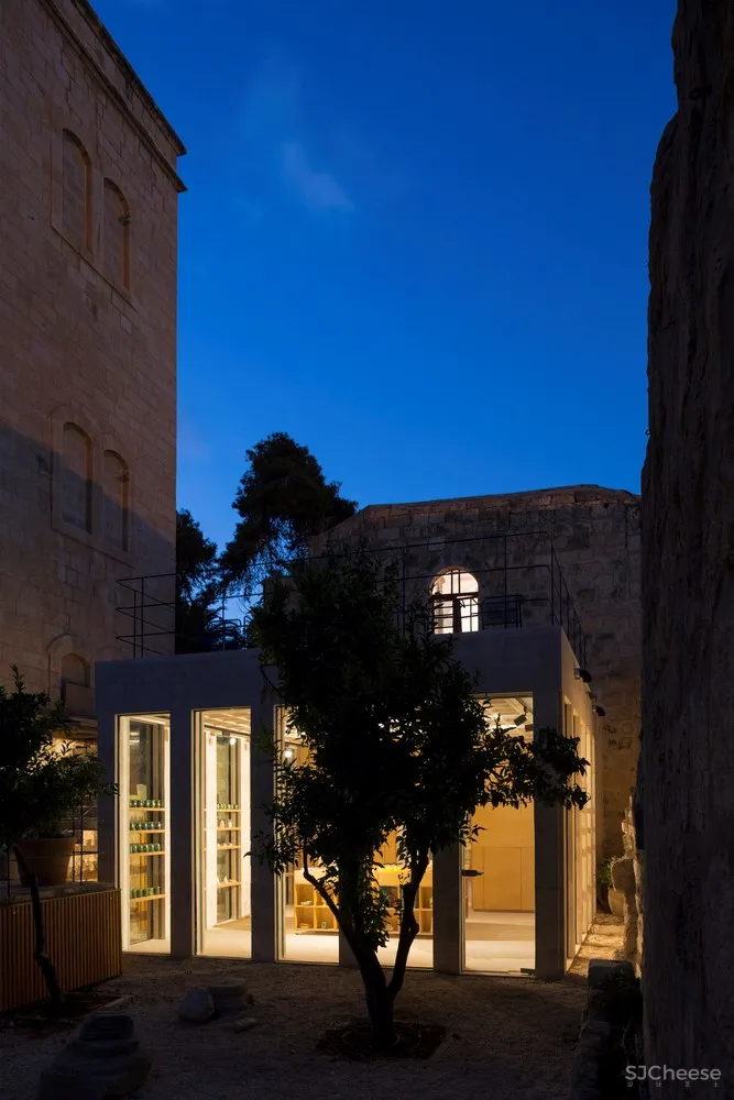 修道院地窖商店 / AAU ANASTAS