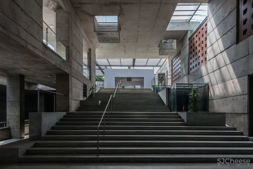 IIM-B 新教学综合体 / Mindspace Architects 首