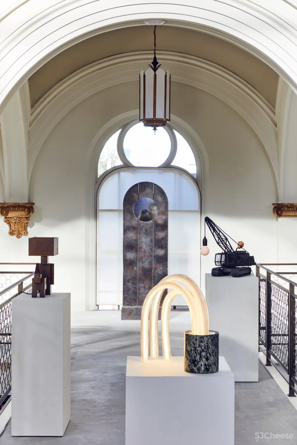 教堂与艺术的结合：Carpenters Workshop画廊作品