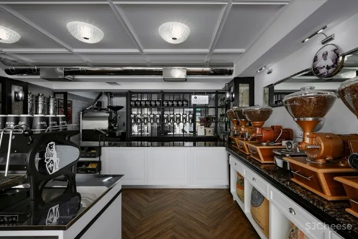 希腊现代金属元素咖啡店 | AndreasPetropoulos