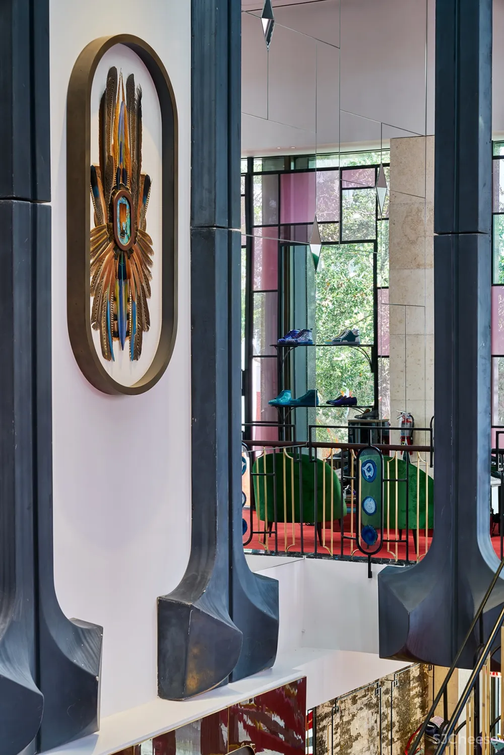 212box作品 | 树皮覆盖的Christian Louboutin精品店,与自然美感产生共鸣