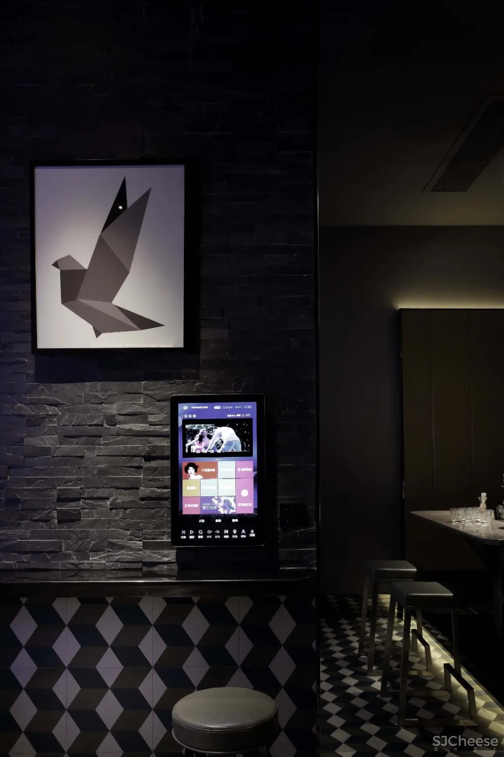 艺术潮流范——“砖”做KTV | 辛视设计