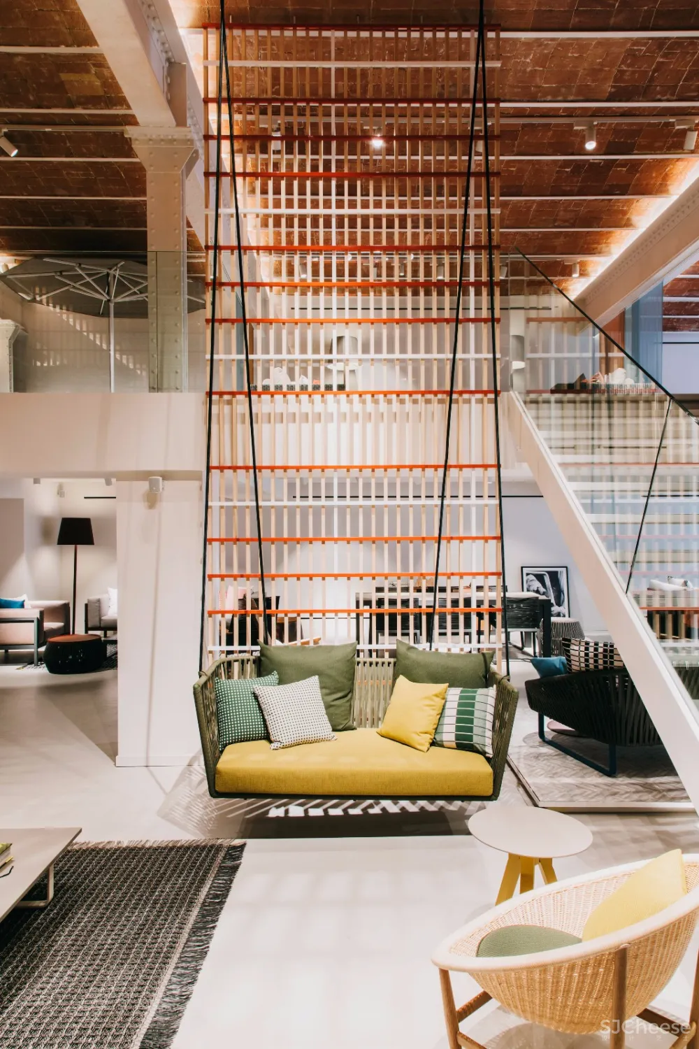 Patricia Urquiola 为家具品牌 Kettal 设计的展厅