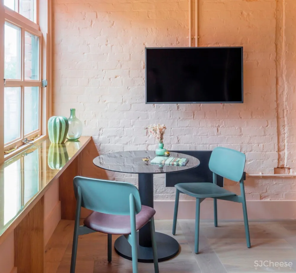 注入经典现代魅力的 Whitworth Locke 酒店 /Grzywinski+Pons 首