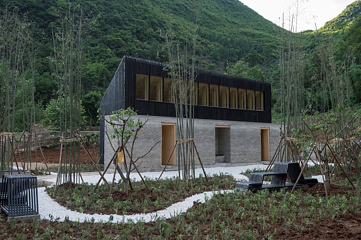 楼纳建筑师书店 / The Scarcity and Creativity Studio